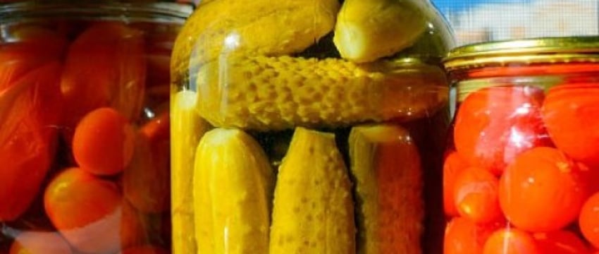 Такими крышками нельзя закатывать огурцы и томаты: запомните это