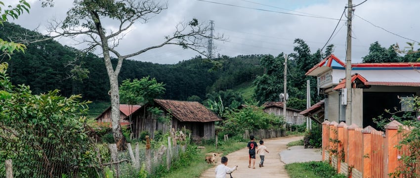 Супербабушки, фолк, байкер-шоу. Под Полоцком устраивают праздник в честь 100-летия деревни Богатырская