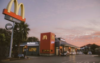 Сотрудник McDonald's поджег ресторан из-за недовольства клиентов.
