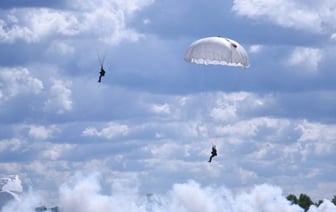 Прыжки с высоты 600 метров проходят на полигоне «Брестский»