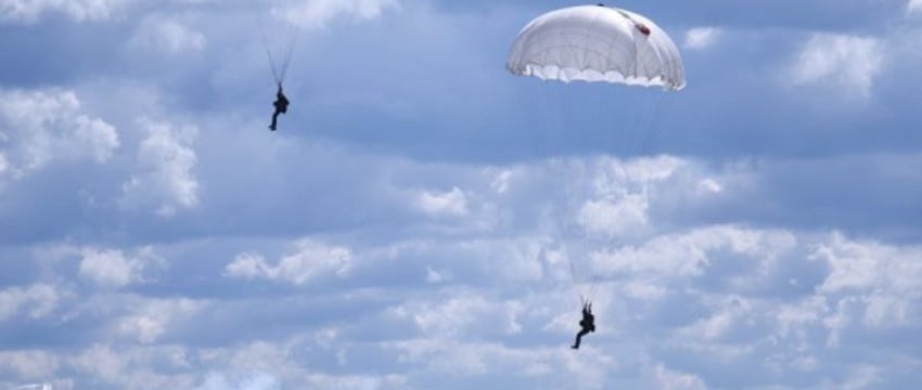 Прыжки с высоты 600 метров проходят на полигоне «Брестский»