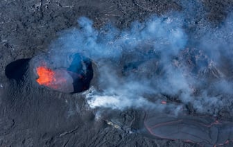 Появилось видео с извержением вулкана на Сицилии — Видео