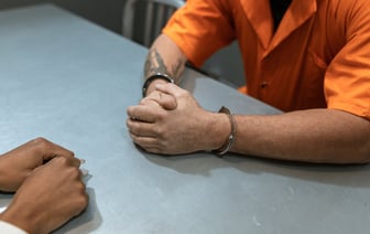 Бывшего премьер-министра Пакистана и его жену приговорили к реальным срокам