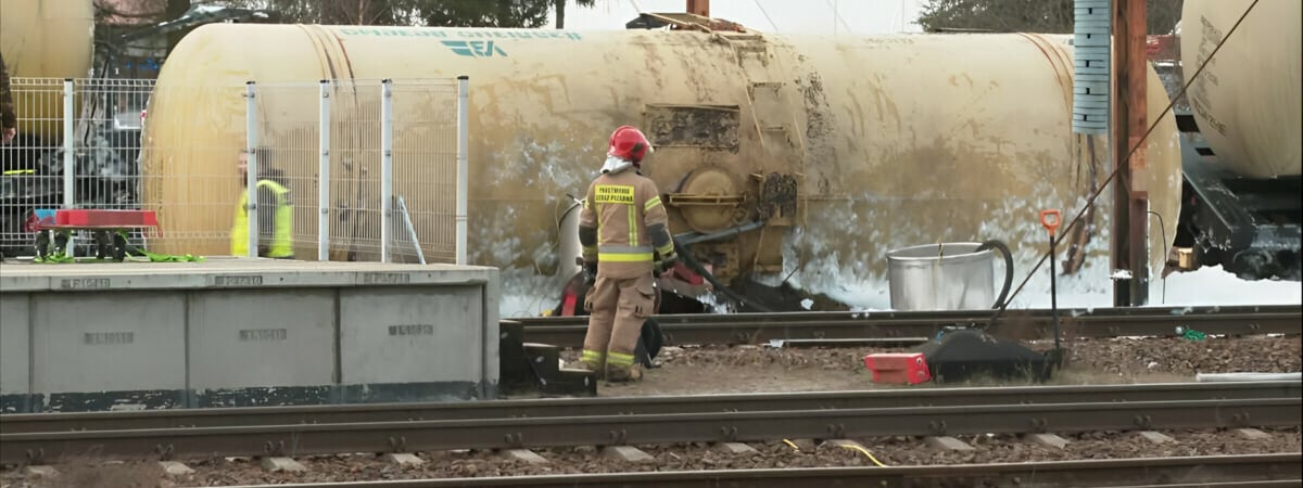 В Польше сошел с рельсов поезд с авиационным топливом. Что известно? — Фото