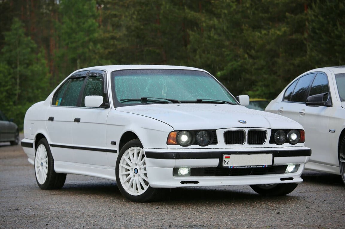 Бессмертные «старички». Сколько сейчас стоят BMW E34, Mercedes-Benz W124 и VW Passat B3 в Беларуси?