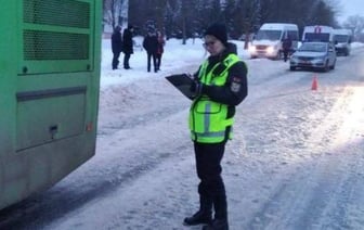 Пенсионерка погибла из-за зажатой шубы в дверях автобуса