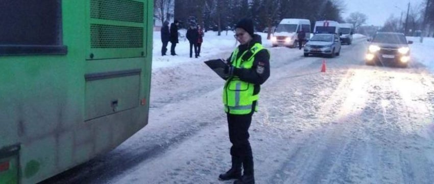 Пенсионерка погибла из-за зажатой шубы в дверях автобуса