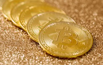 Цены на золото продолжают обновлять рекорды