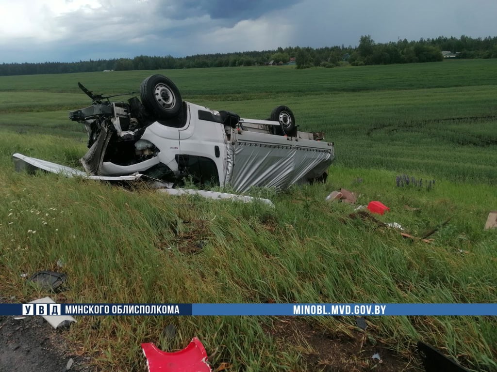 Жесткое ДТП на М1: у бензовоза лопнуло колесо, он вылетел на встречку и врезался в два грузовика