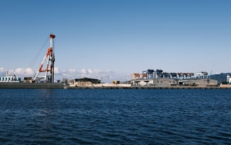 Экспорт Японии в ноябре вырос сильнее прогноза, импорт упал на 3,8%