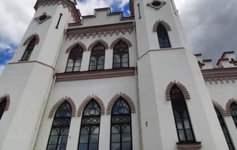 Дорого и с привидениями: ночуем в древнем замке в Беларуси