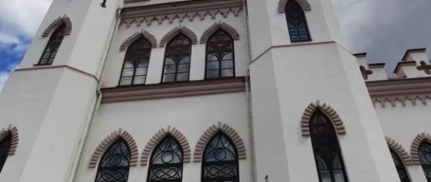 Дорого и с привидениями: ночуем в древнем замке в Беларуси