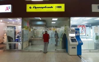 Австрийский Raiffeisen Bank продал свою долю в Приорбанке. Что будет со счетами белорусов?