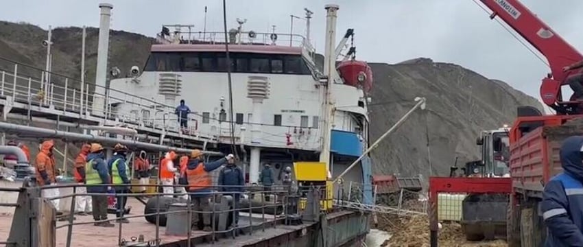 Началась откачка мазута из затонувшего в Черном море танкера