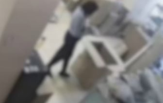 Консультант пункта выдачи больше года похищала товары — случай в Беларуси