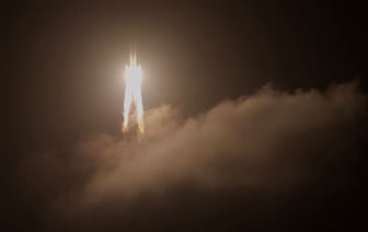 Китайский лунный зонд "Чанъэ-6" успешно приземлился на обратной стороне Луны
