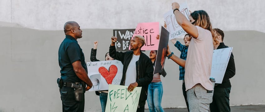 Начинал встречаться, брал в долг и исчезал: 43-летний могилевчанин «развел» пять женщин на 21 тысячу рублей