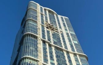Четыре человека пострадали из-за прилета беспилотника в многоэтажку в Саратове