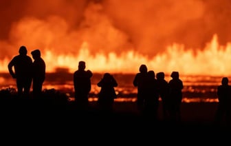 В Исландии в шестой раз за год началось извержение вулкана. Сможете произнести его название? — Видео