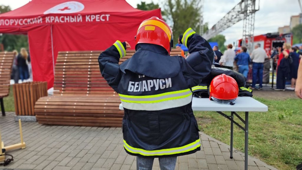 Показательные выступления МЧС в Бресте. Видео и фото