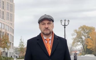 В Минске задержали экс-главу ликвидированной партии «Зеленые» — он хотел возложить цветы возле посольства России в память о Навальном