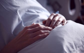 Женщина почувствовала себя пьяной, хотя не пила: врачи обнаружили, что алкоголь вырабатывался в ее кишечнике.