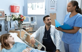 Медсестру приговорили к 2,5 годам домашней химии по статье о грубом нарушении порядка