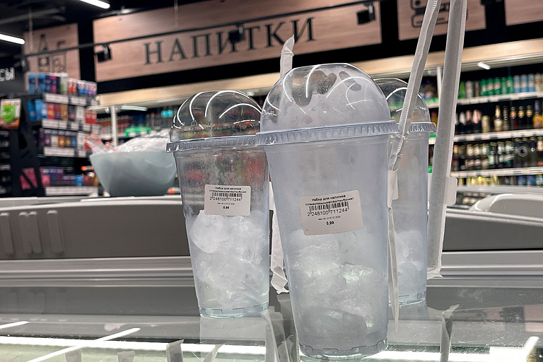 В белорусских магазинах продают лед в стакане – узнали, для чего