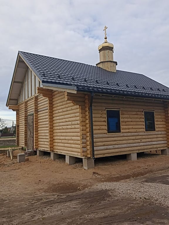 Купол и крест установили на храме в деревне Тельмы-1