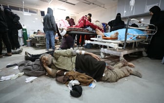 Более 100 погибших и 700 раненых. Израильские военные открыли стрельбу по толпе голодных палестинцев — Видео