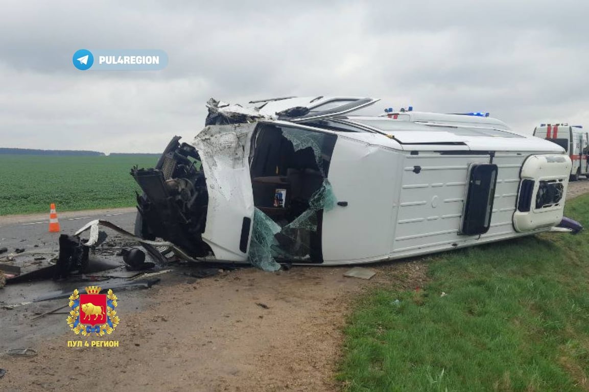 Маршрутка Брест-Гродно столкнулась с трактором. 10 человек в больнице, двое из них — подростки