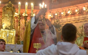 У касцёлах Віцебшчыны святкуюць Божае Нараджэнне. Фотарэпартаж з пастаўскага касцёла Антонія Падуанскага