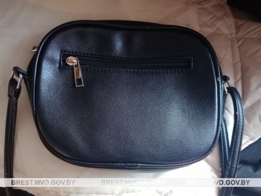 У ИП украли из сумочки 1000 рублей на рынке в Барановичах