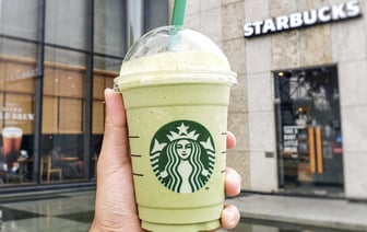 Почему Starbucks сталкивается с призывами к Глобальному Бойкоту: Объяснение разногласий