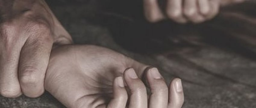 Пять лет держал секс-рабыню в свинарнике: Польшу потрясла история сельского насильника