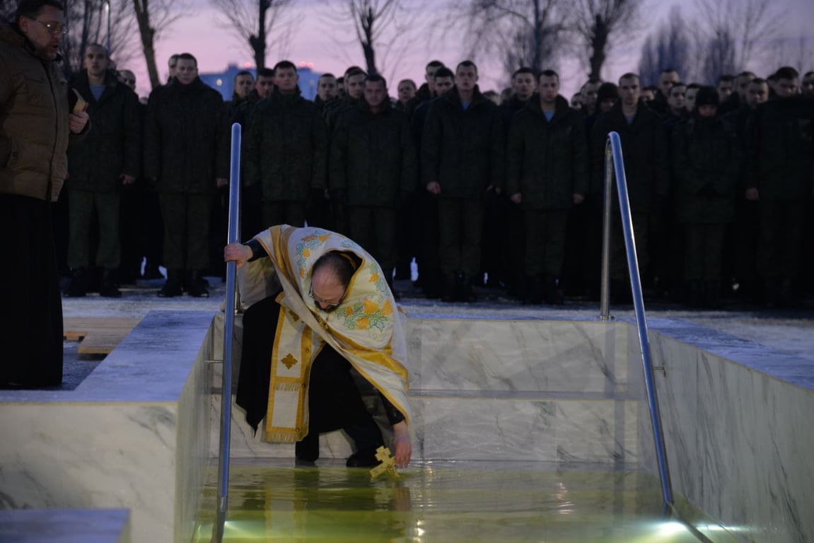 Более 750 желающих окунулись в купель на Крещение в 38-й Брестской отдельной гвардейской десантно-штурмовой бригаде
