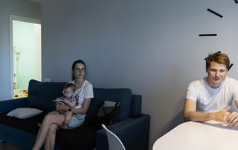 «Жили на одну зарплату, а вторую откладывали». Белорусы рассказывают, как им удалось накопить на квартиру