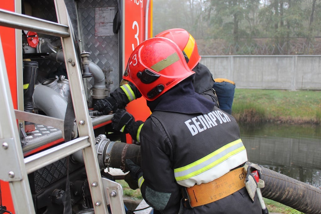 Спасатели в Бресте провели учения на складе нефтепродуктов