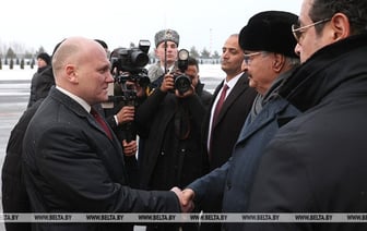 Тертель встретил прилетевшего в Беларусь командующего Ливийской национальной армией — Фото