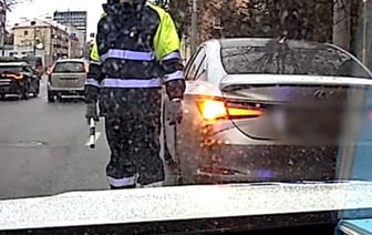 Белоруску, которая более 80 раз нарушала ПДД, задержали за взятку инспекторам ГАИ — видео
