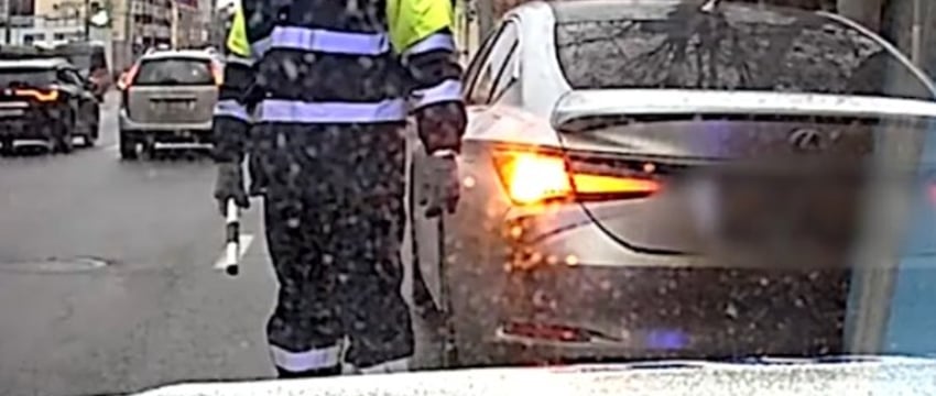 Белоруску, которая более 80 раз нарушала ПДД, задержали за взятку инспекторам ГАИ — видео