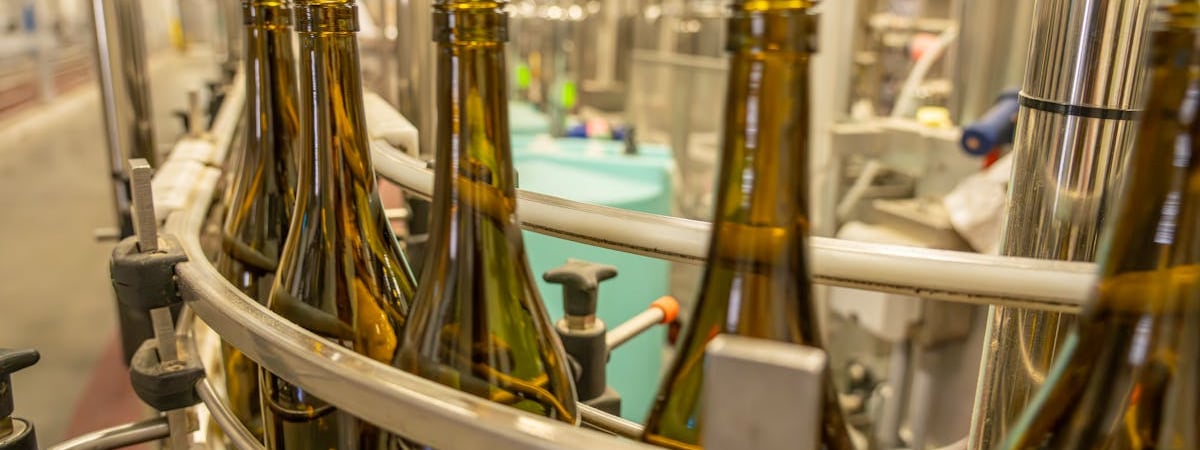 Индекс PMI обрабатывающих отраслей РФ в марте упал ниже критической отметки