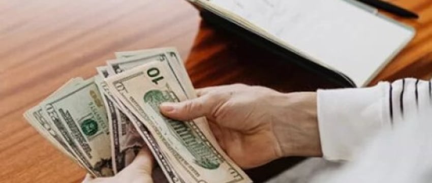 Если получил деньги из-за границы. Инспектор рассказала, какие суммы и от кого подлежат декларации