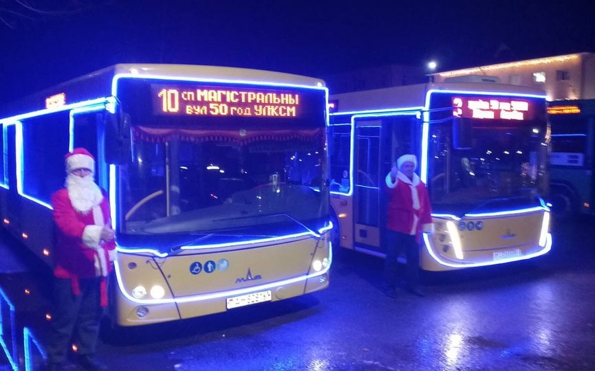 За руль барановичских автобусов сели Деды Морозы