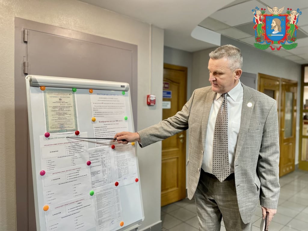 Председатель Витебского горисполкома Алексей Героев ознакомился с работой гостиничного комплекса «Лучеса». Фото ГИК