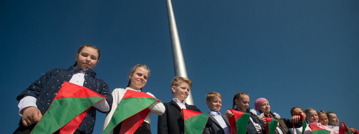 Зачем Лукашенко по уши погружает Беларусь в “совок”?