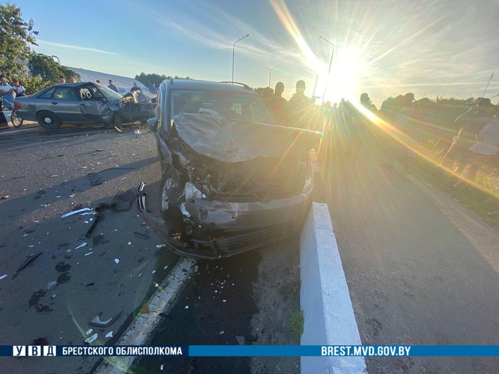 ДТП в Столинском районе: бесправник не справился с управлением Audi и столкнулся с Volkswagen