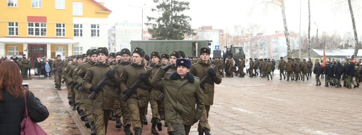 Лукашенко предложил давать белорусским солдатам-срочникам выходной в субботу