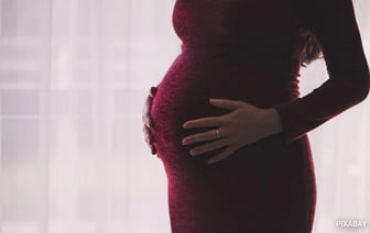 Китаянка симулирует выкидыши, подделывает медицинские карты, чтобы получить 7,8 тысячи рупий.