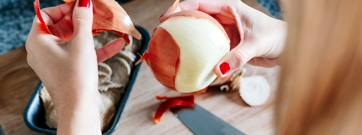 Как луковая шелуха поможет огороду и волосам? Вот 9 причин не выбрасывать эту “витаминную бомбу” — Полезно